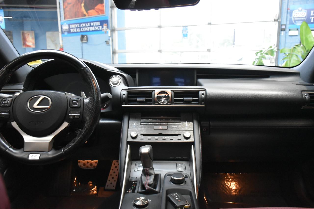 Lexus IS 300 RWD 2019