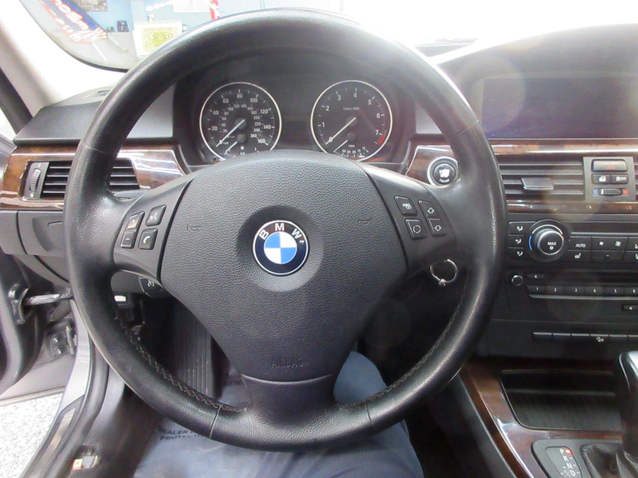 BMW 3-Series 328i xDrive 2011