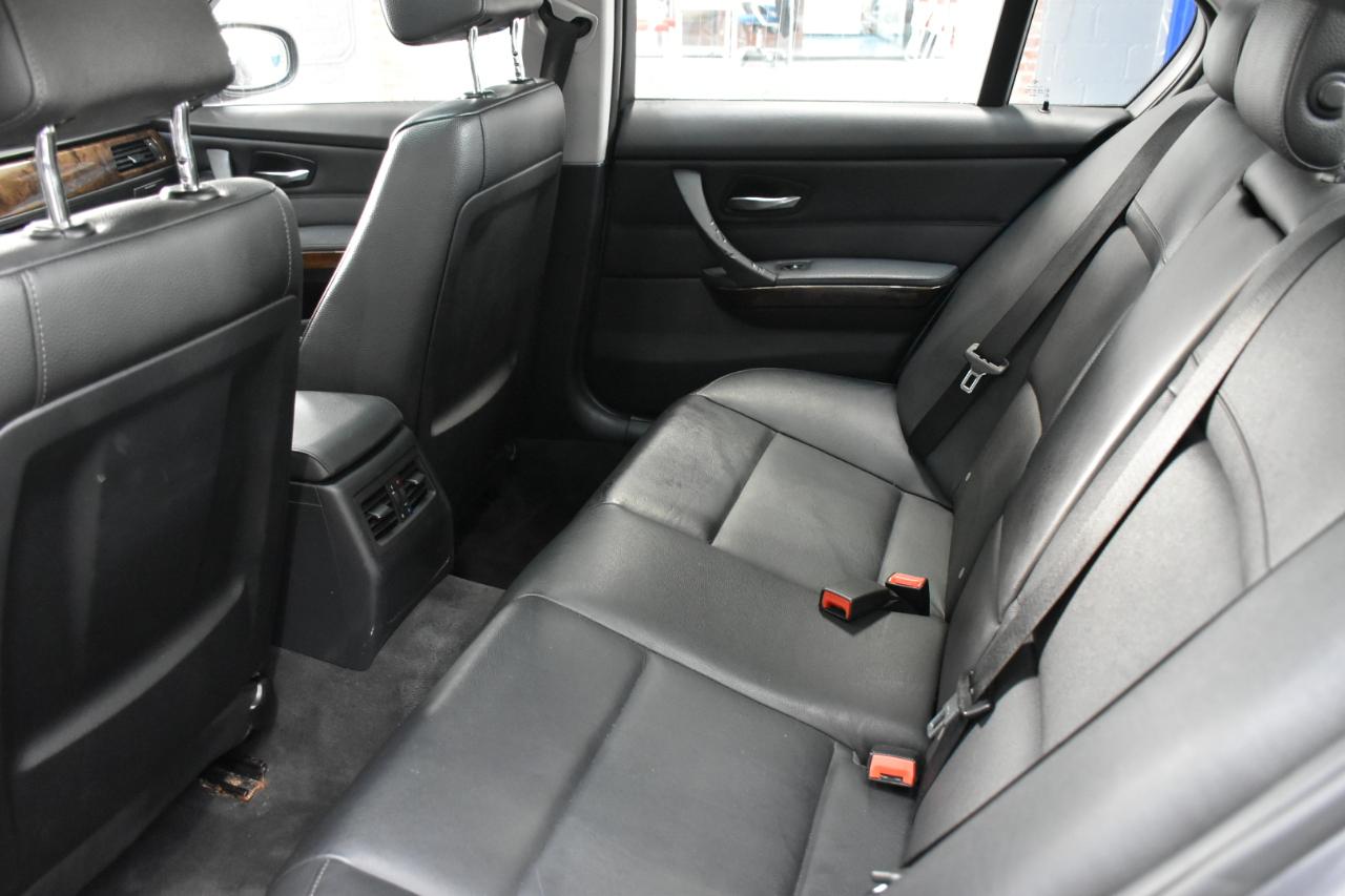 BMW 3-Series 328i xDrive 2011