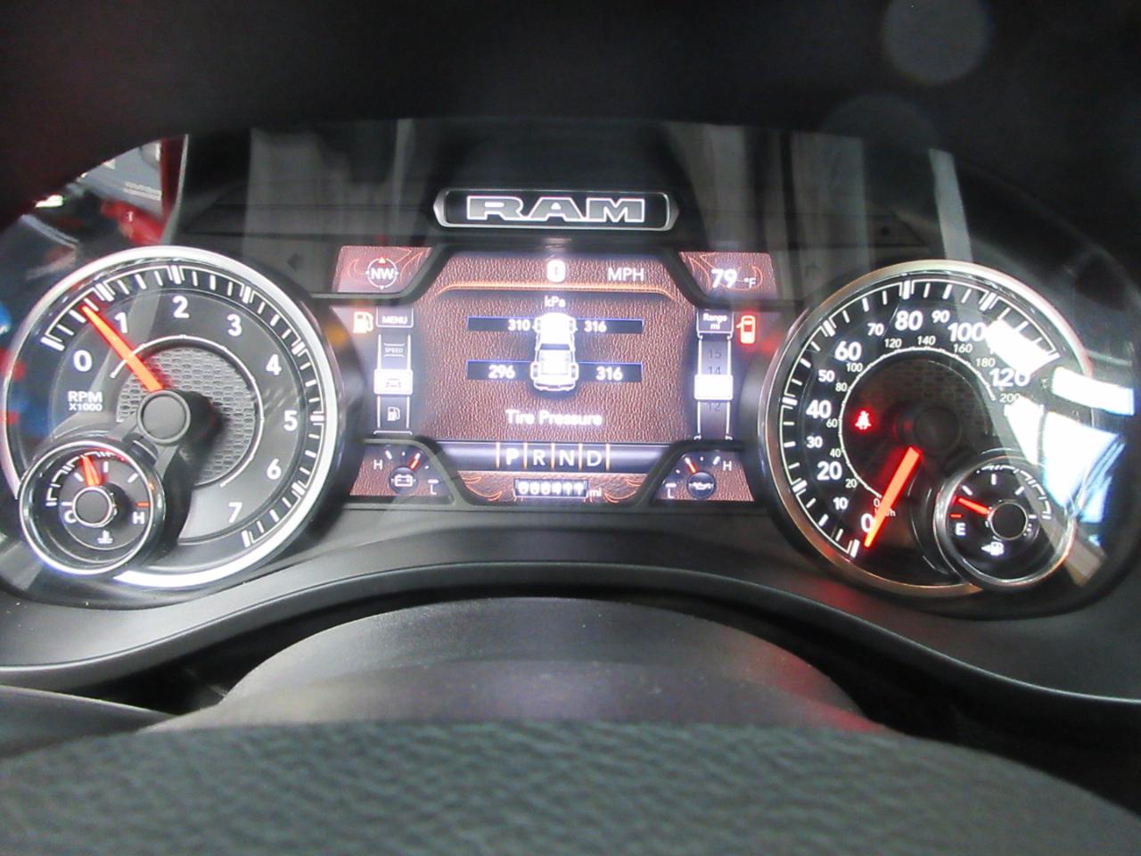RAM 1500 Big Horn Quad Cab 4WD 2022