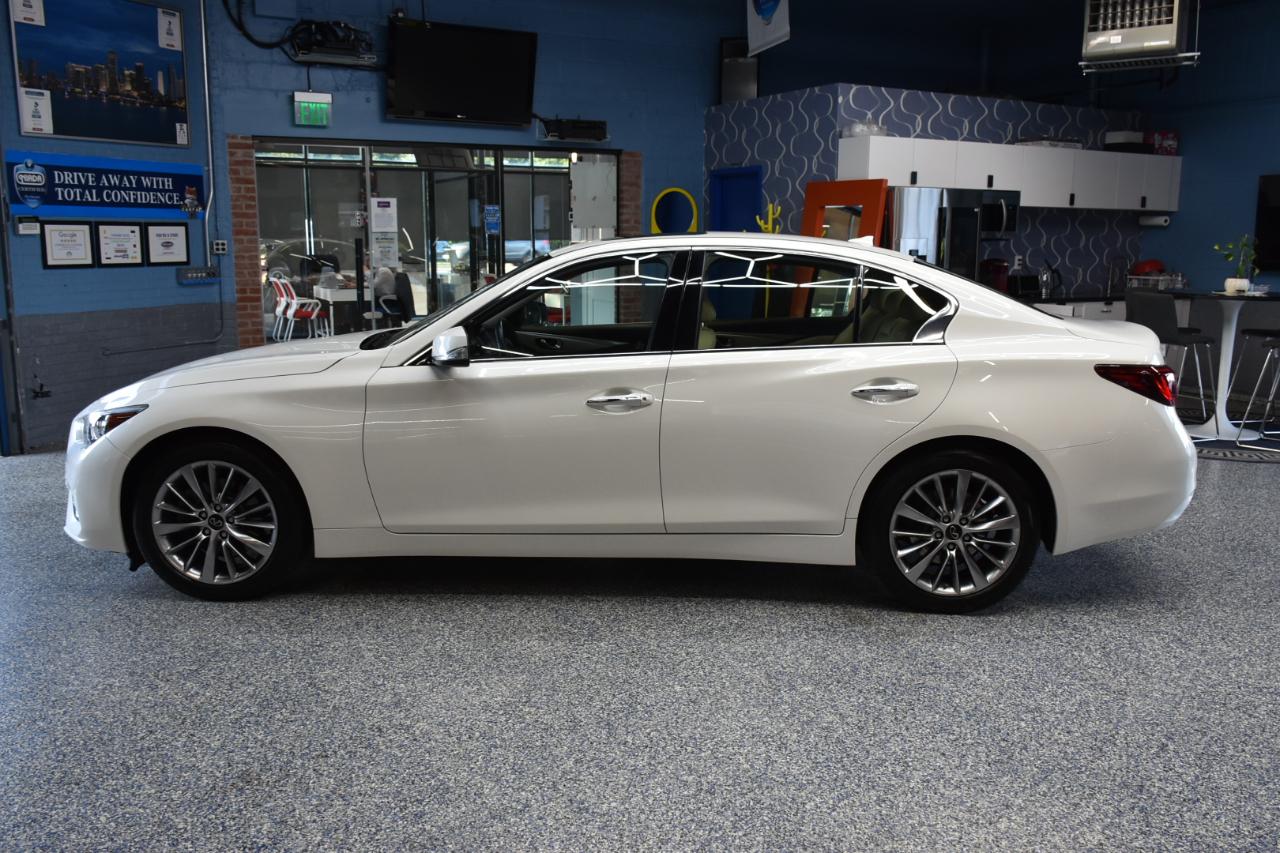 Infiniti Q50 3.0t LUXE AWD 2019