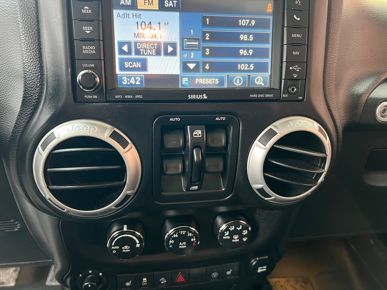 Jeep Wrangler Unlimited Sahara 4WD 2013