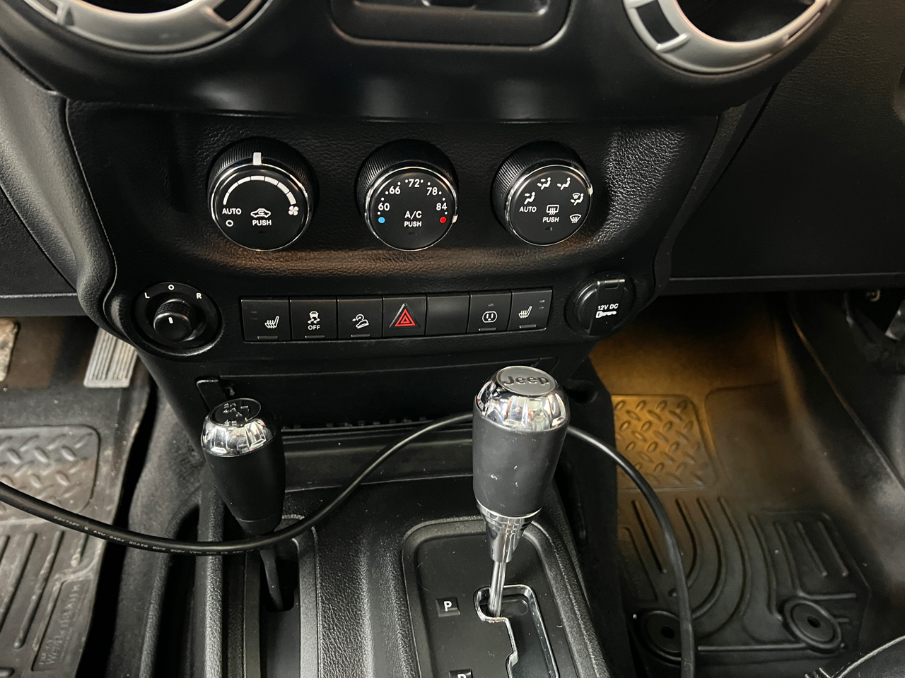 Jeep Wrangler Unlimited Sahara 4WD 2013