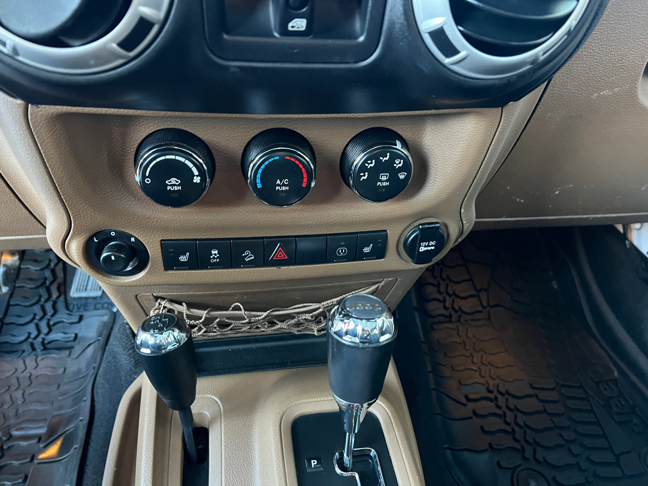 Jeep Wrangler Unlimited Sahara 4WD 2014