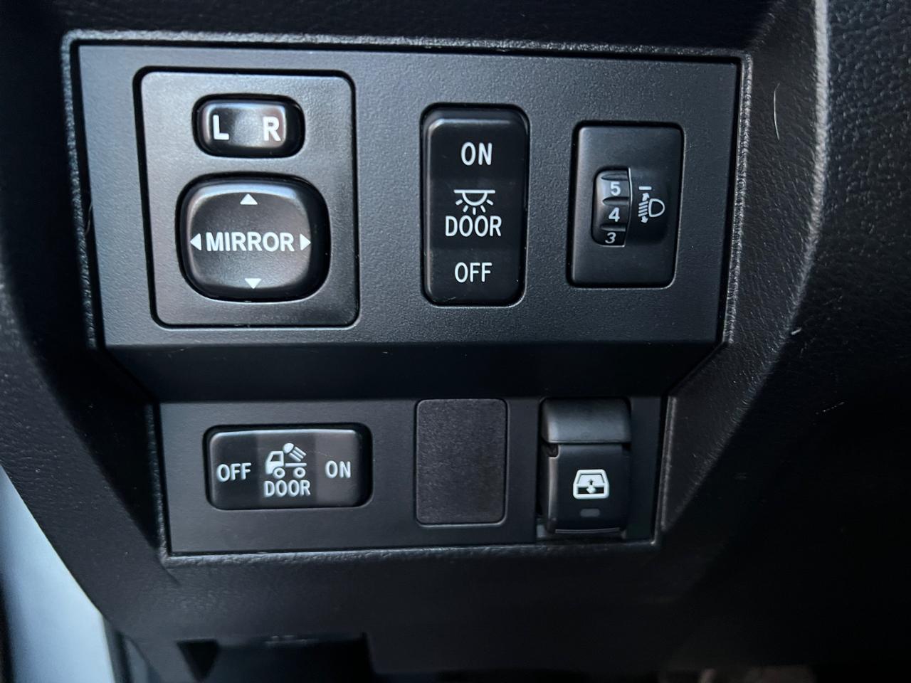 Toyota Tundra SR5 5.7L V8 CrewMax 4WD 2014