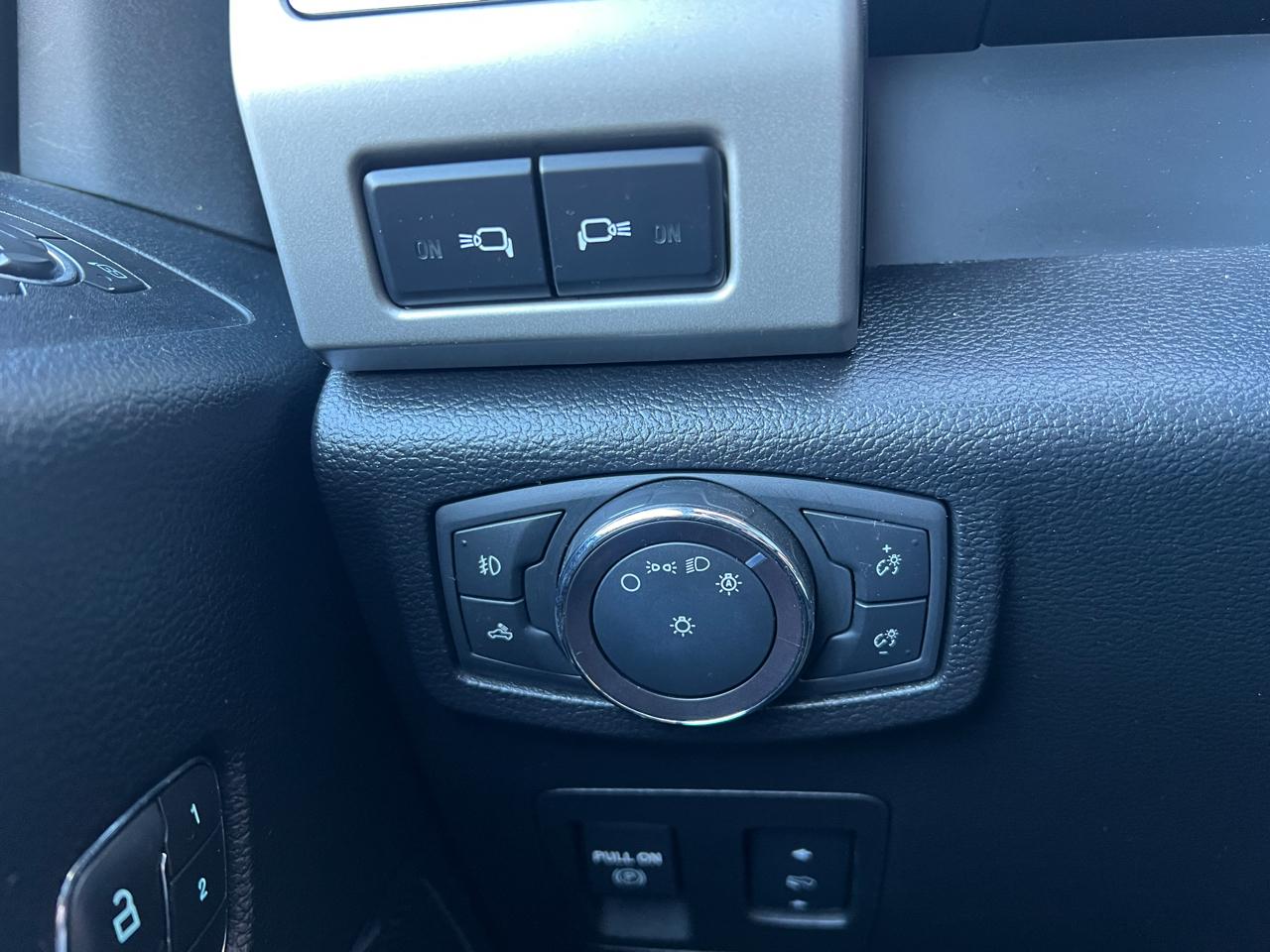 Ford F-150 4WD SuperCrew 157" Lariat 2019