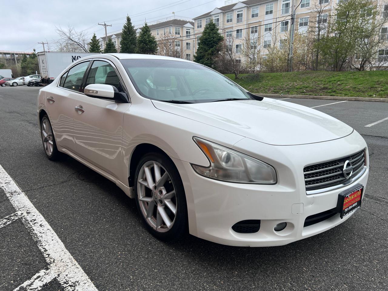 Nissan Maxima S 2009