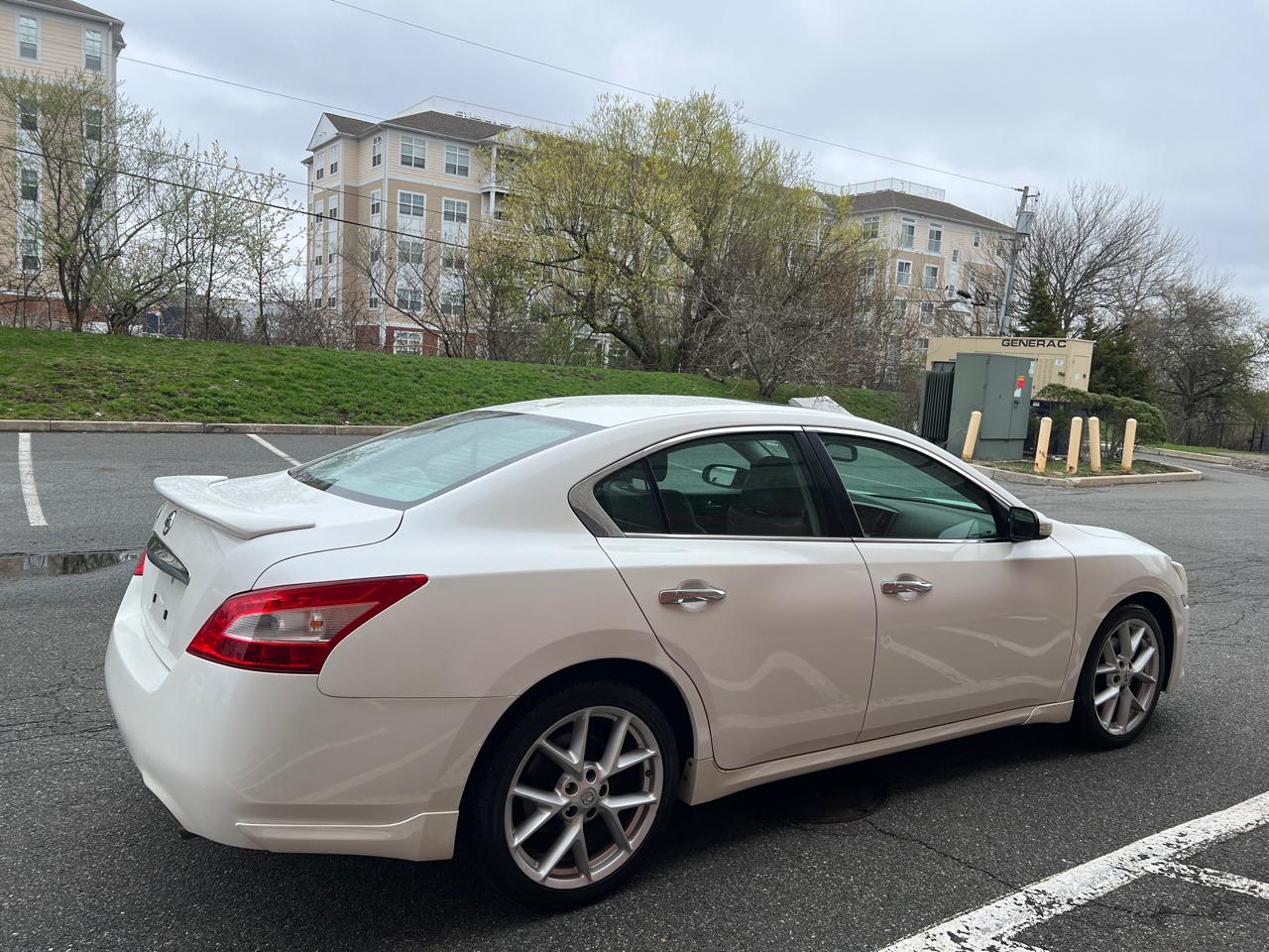 Nissan Maxima S 2009
