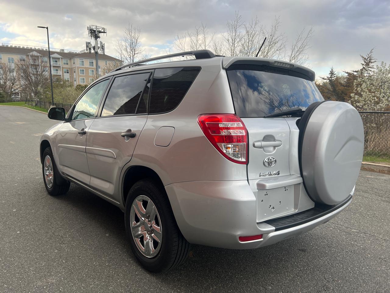 Toyota RAV4 Base I4 4WD 2012