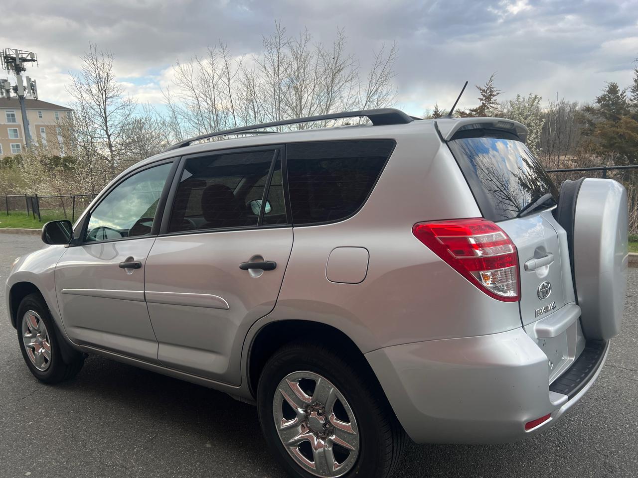 Toyota RAV4 Base I4 4WD 2012