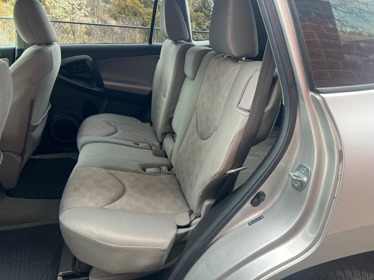 Toyota RAV4 Base I4 4WD 2012