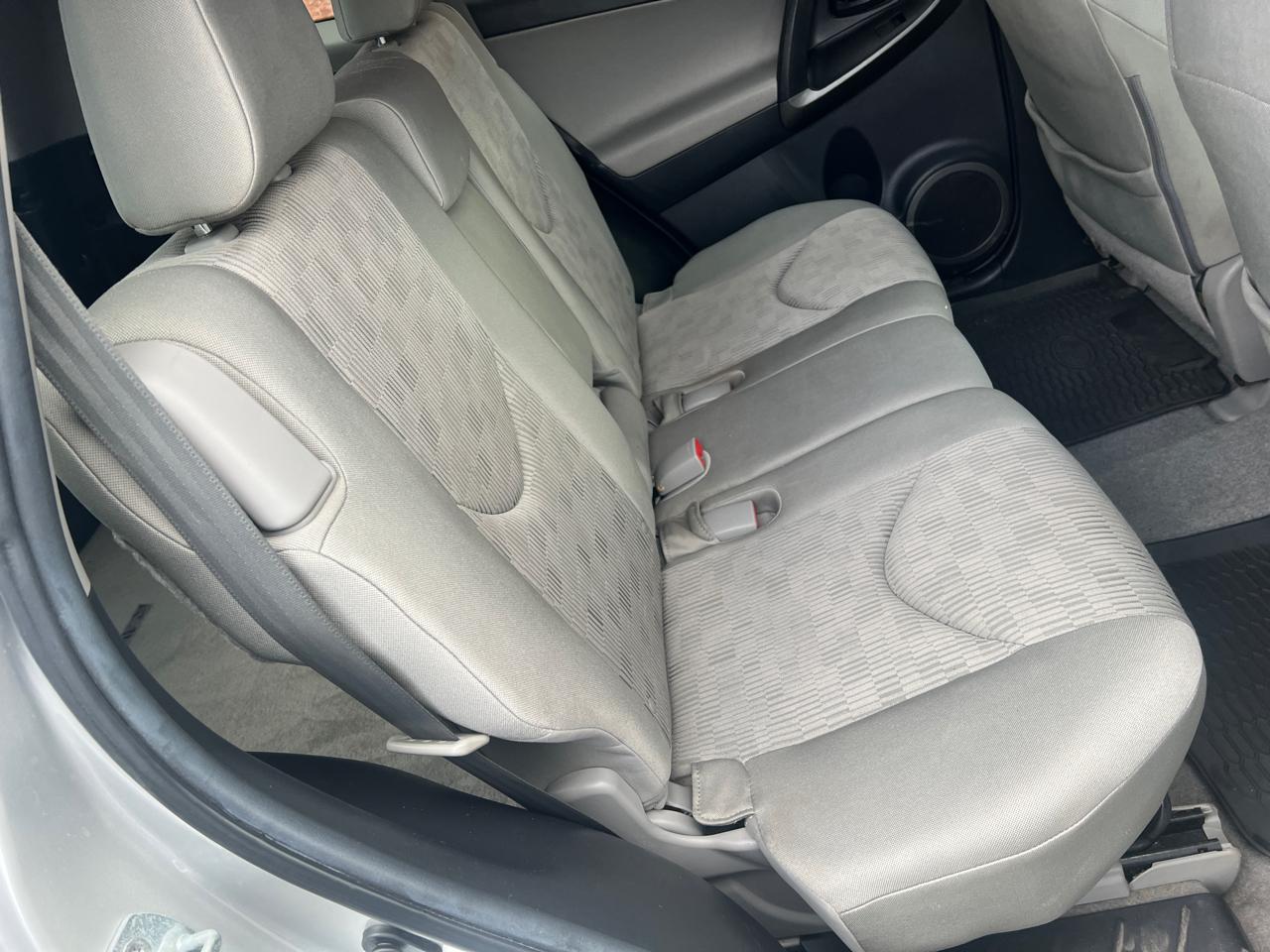 Toyota RAV4 Base I4 4WD 2012