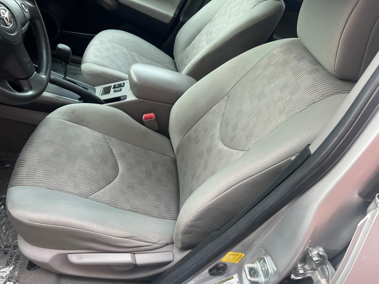 Toyota RAV4 Base I4 4WD 2012