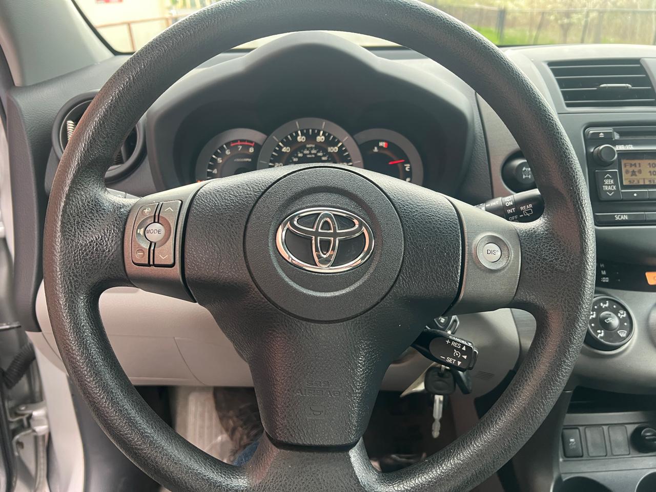 Toyota RAV4 Base I4 4WD 2012