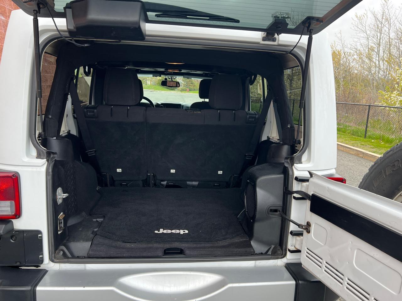 Jeep Wrangler Unlimited Sahara 4WD 2014