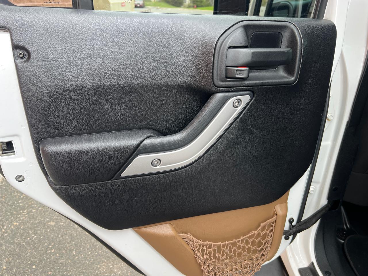 Jeep Wrangler Unlimited Sahara 4WD 2014