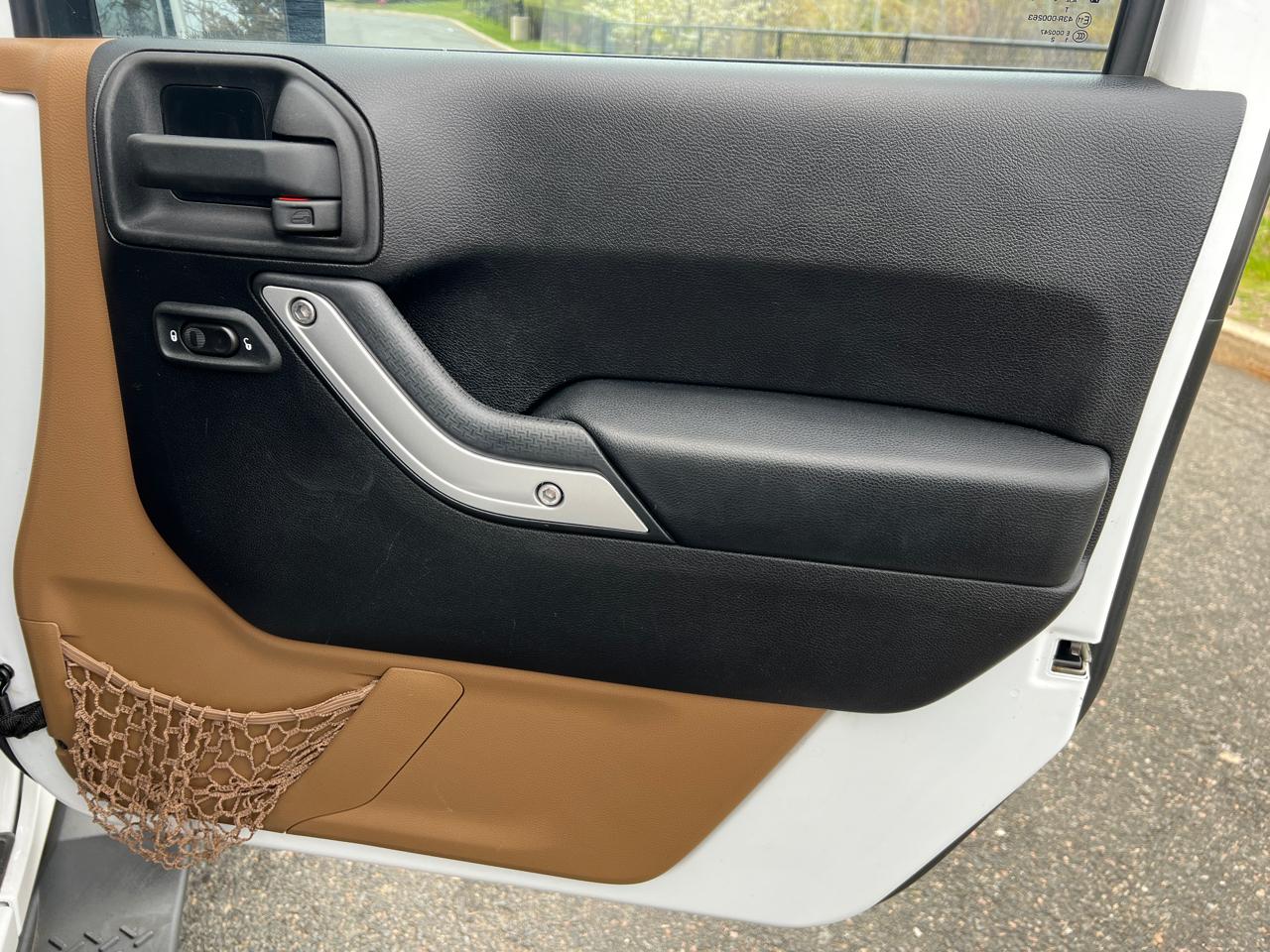 Jeep Wrangler Unlimited Sahara 4WD 2014