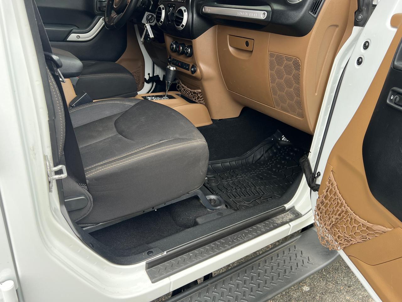 Jeep Wrangler Unlimited Sahara 4WD 2014