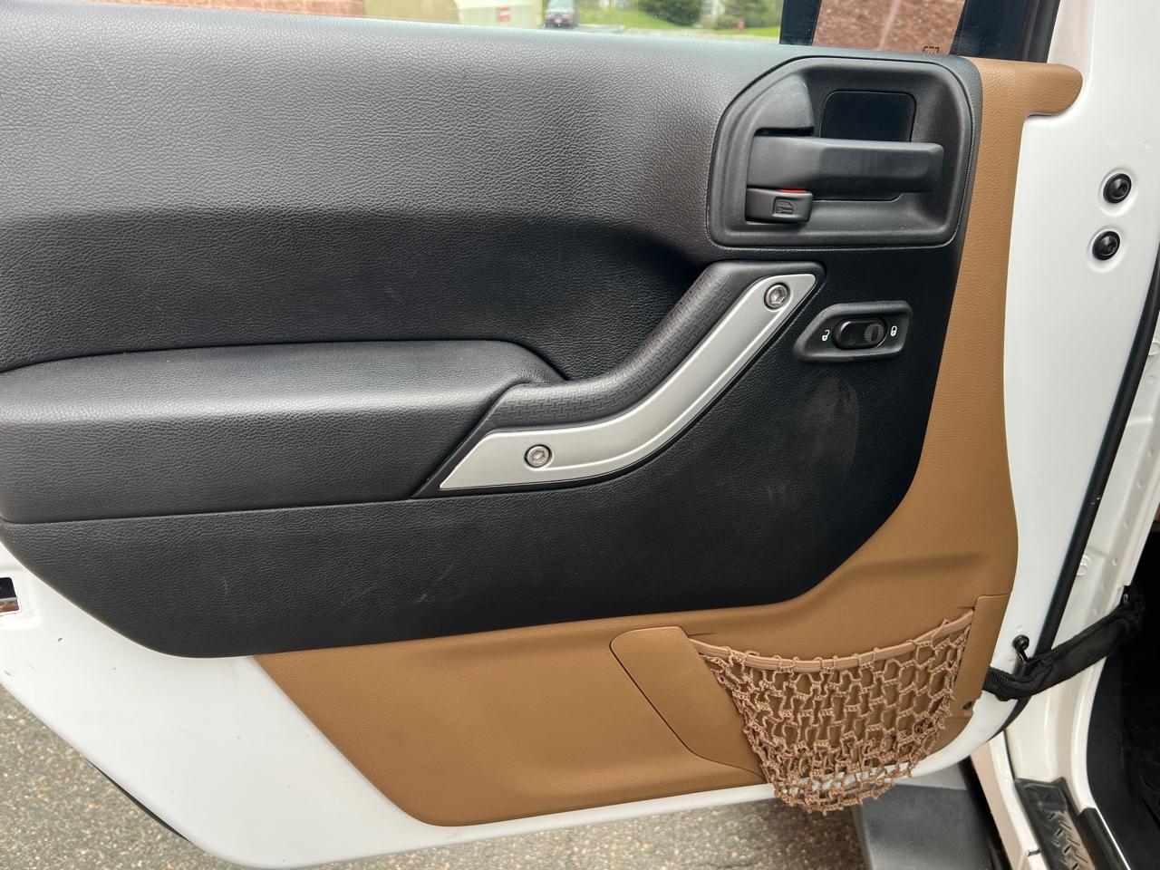 Jeep Wrangler Unlimited Sahara 4WD 2014