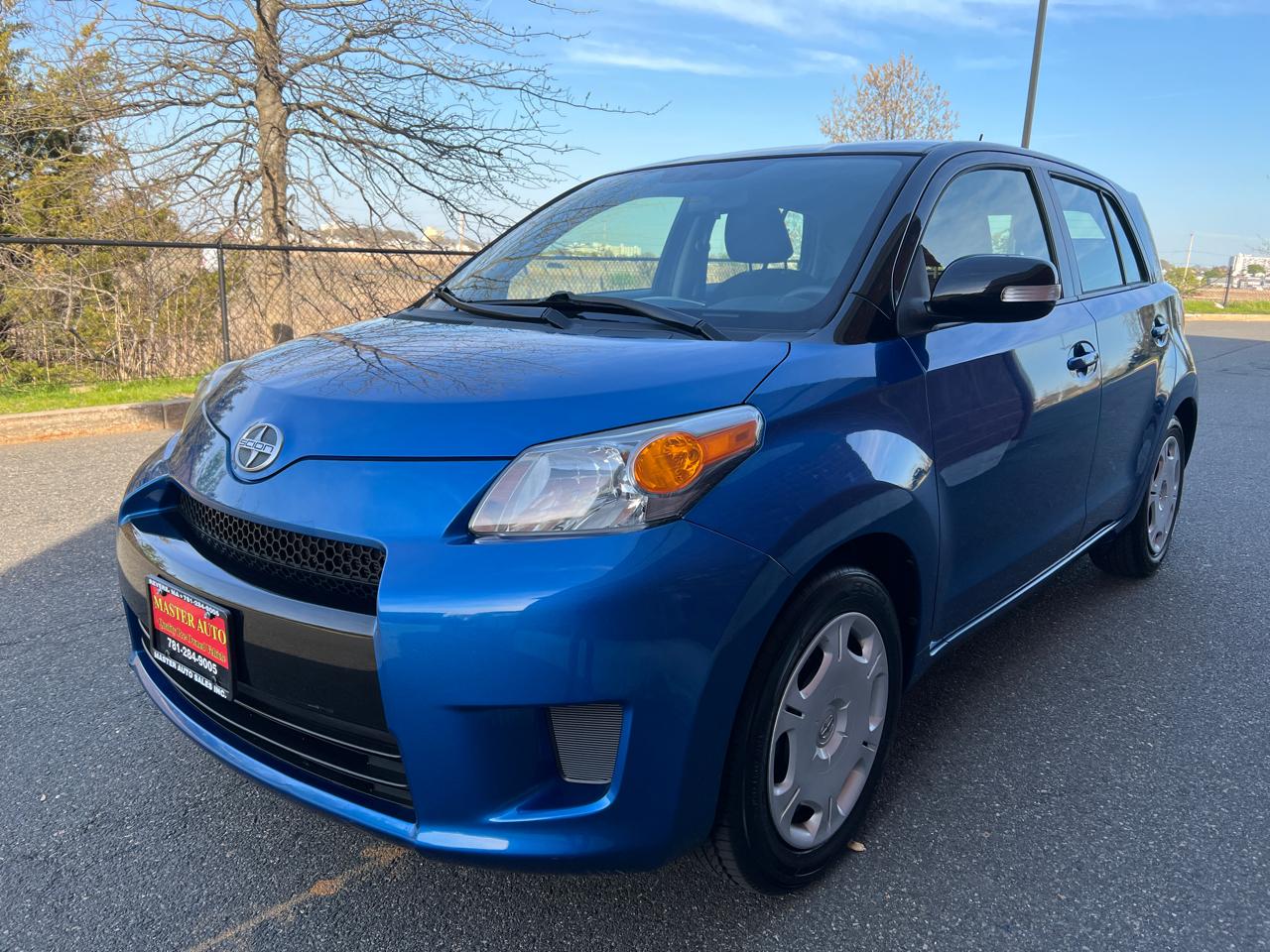 Scion xD 5-Door Hatchback 4-Spd AT 2013