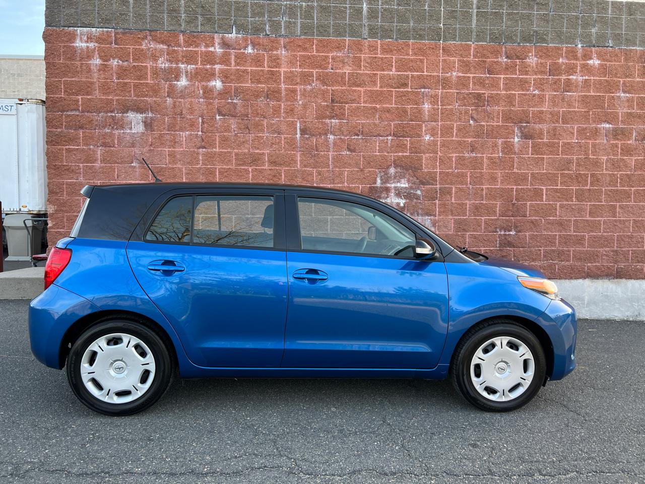Scion xD 5-Door Hatchback 4-Spd AT 2013