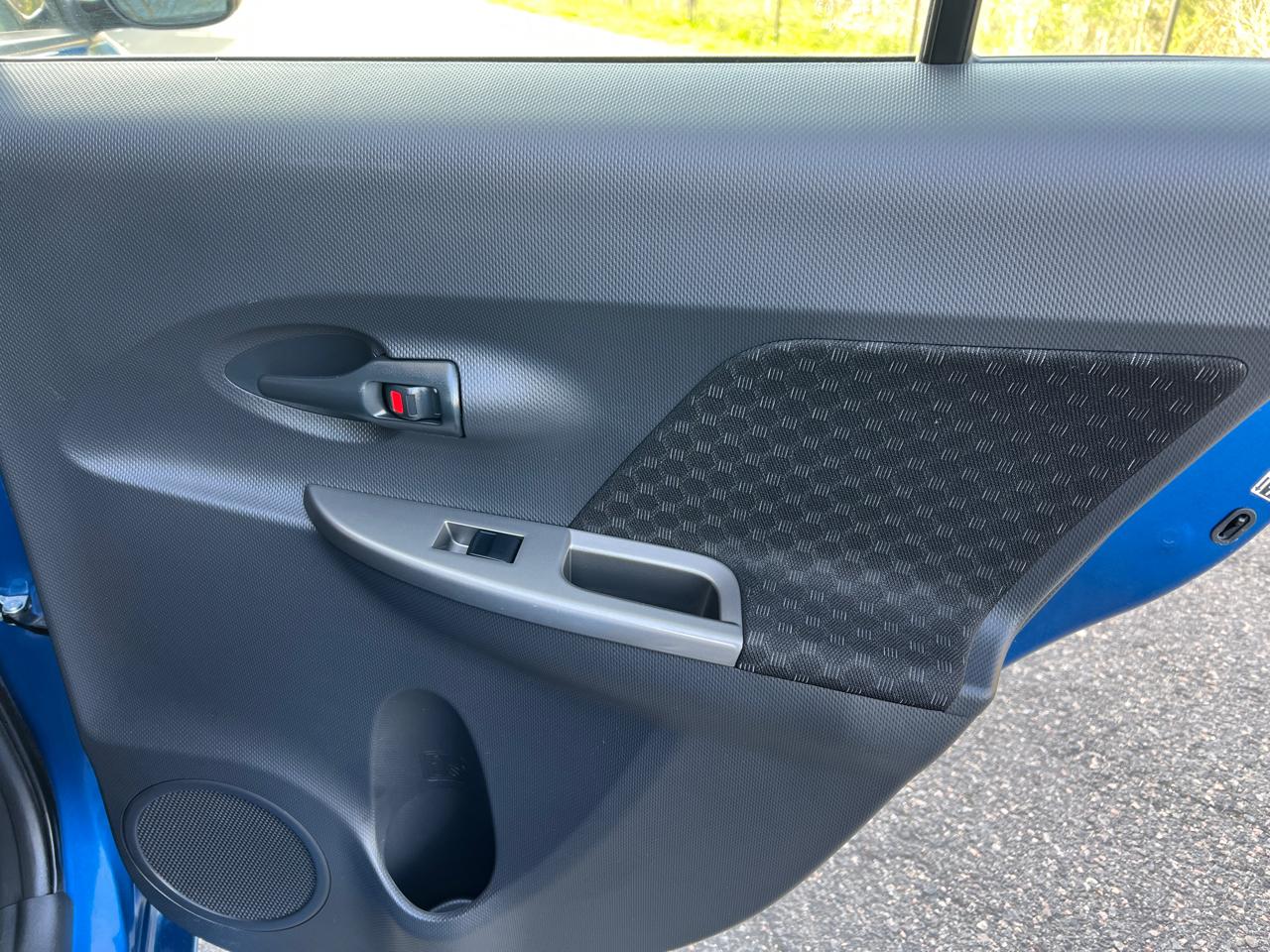 Scion xD 5-Door Hatchback 4-Spd AT 2013