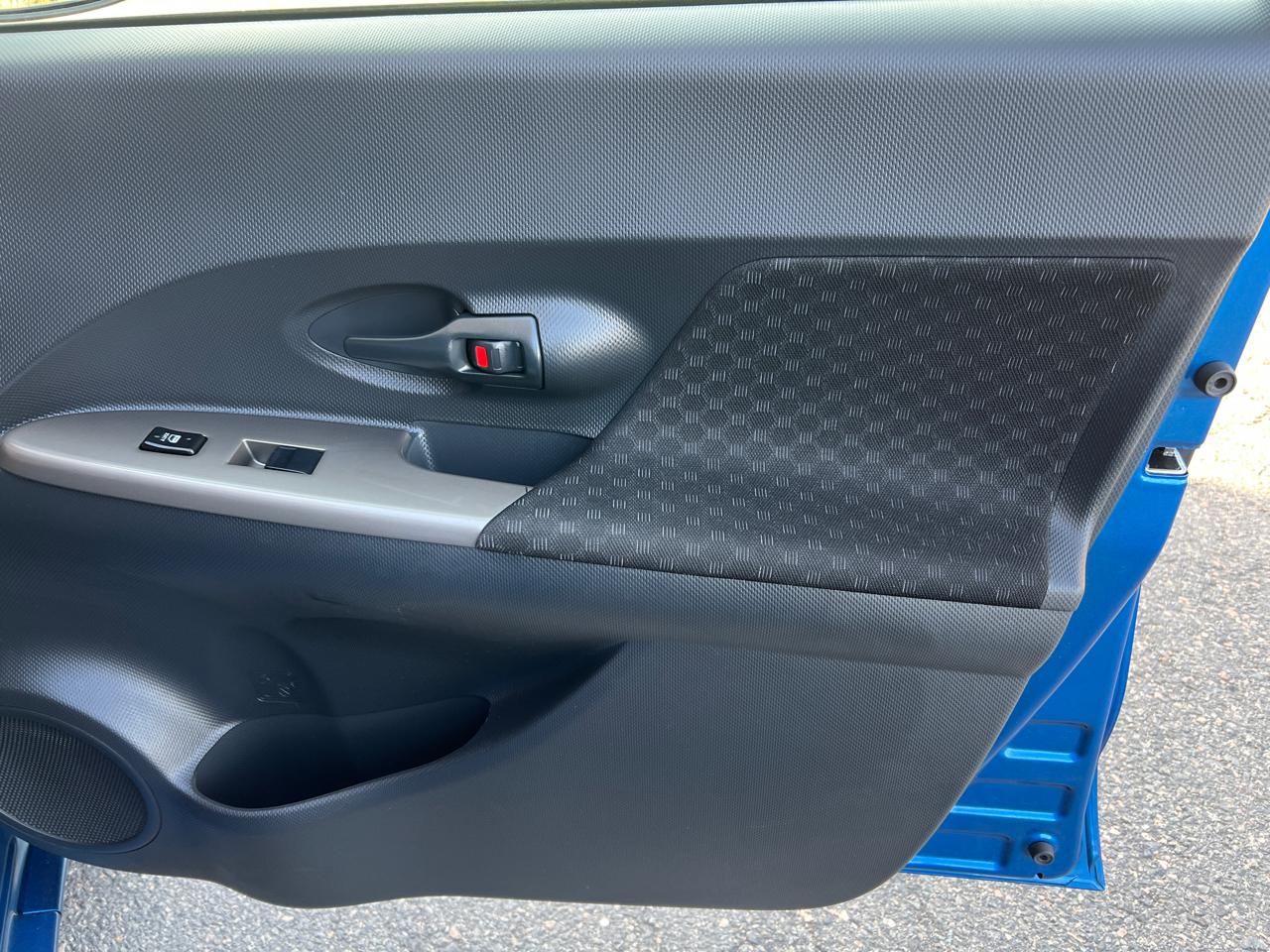 Scion xD 5-Door Hatchback 4-Spd AT 2013