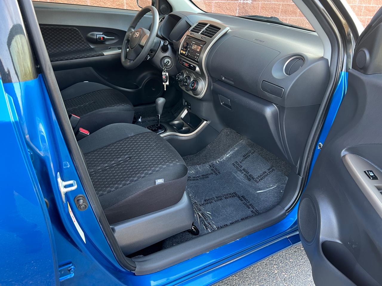 Scion xD 5-Door Hatchback 4-Spd AT 2013