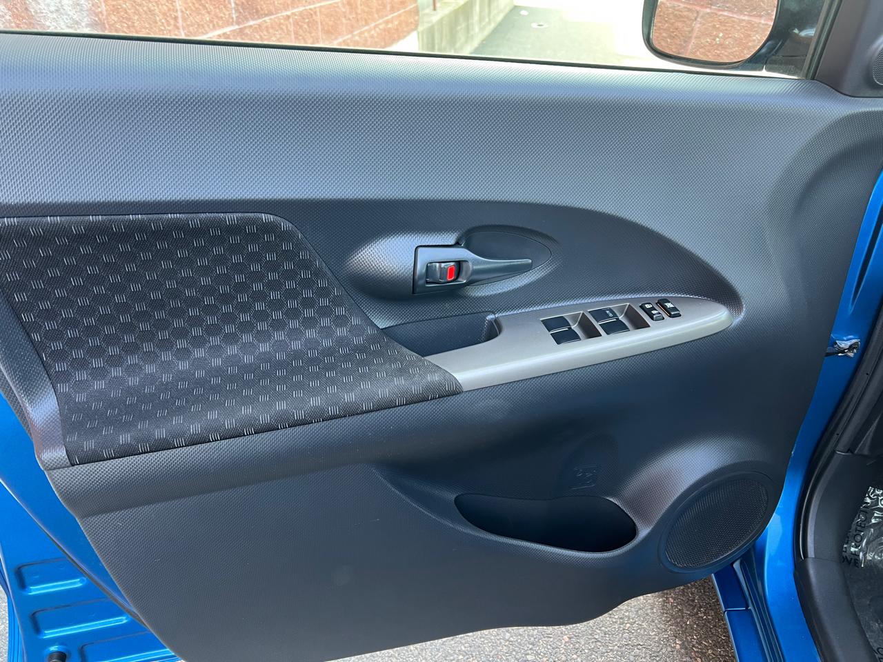 Scion xD 5-Door Hatchback 4-Spd AT 2013