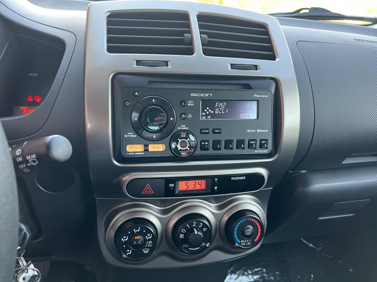 Scion xD 5-Door Hatchback 4-Spd AT 2013