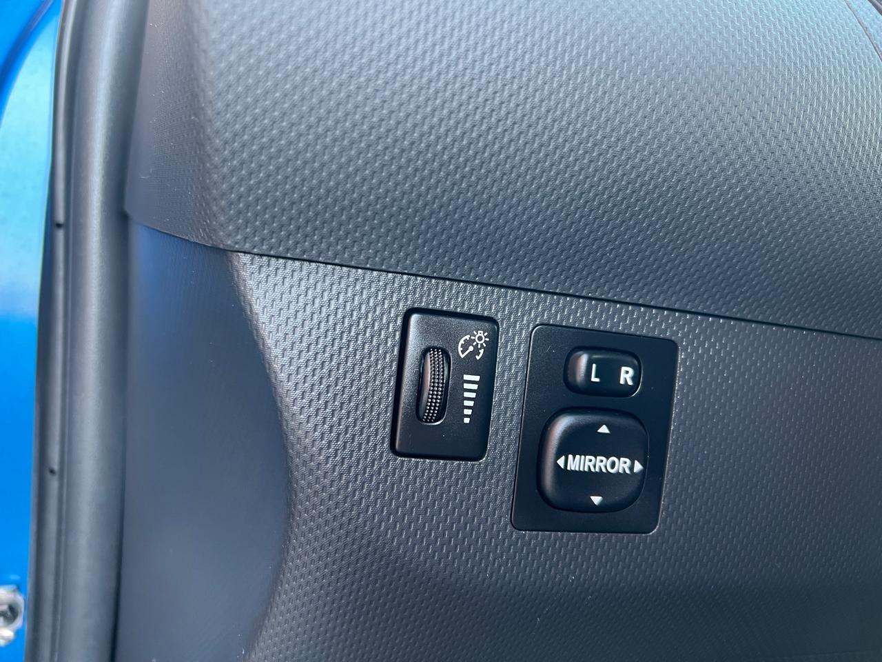 Scion xD 5-Door Hatchback 4-Spd AT 2013