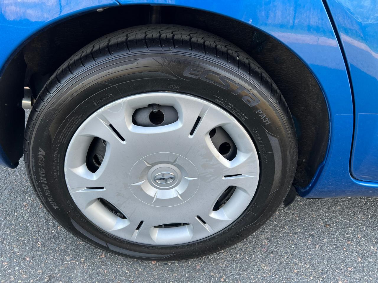 Scion xD 5-Door Hatchback 4-Spd AT 2013
