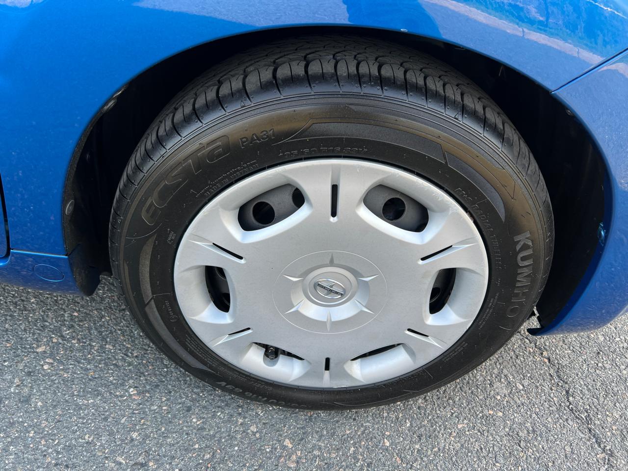 Scion xD 5-Door Hatchback 4-Spd AT 2013