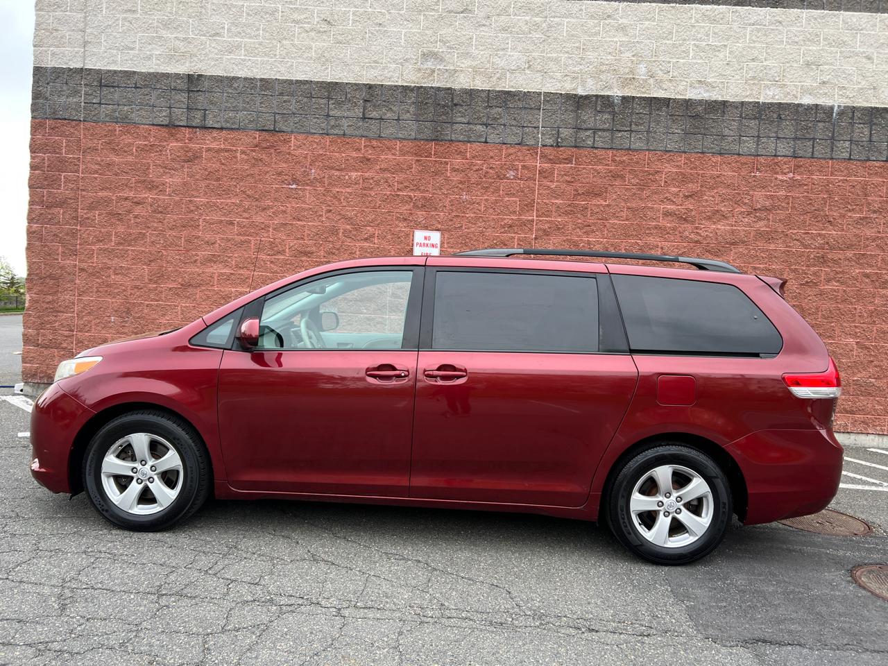 Toyota Sienna LE FWD 8-Passenger V6 2014