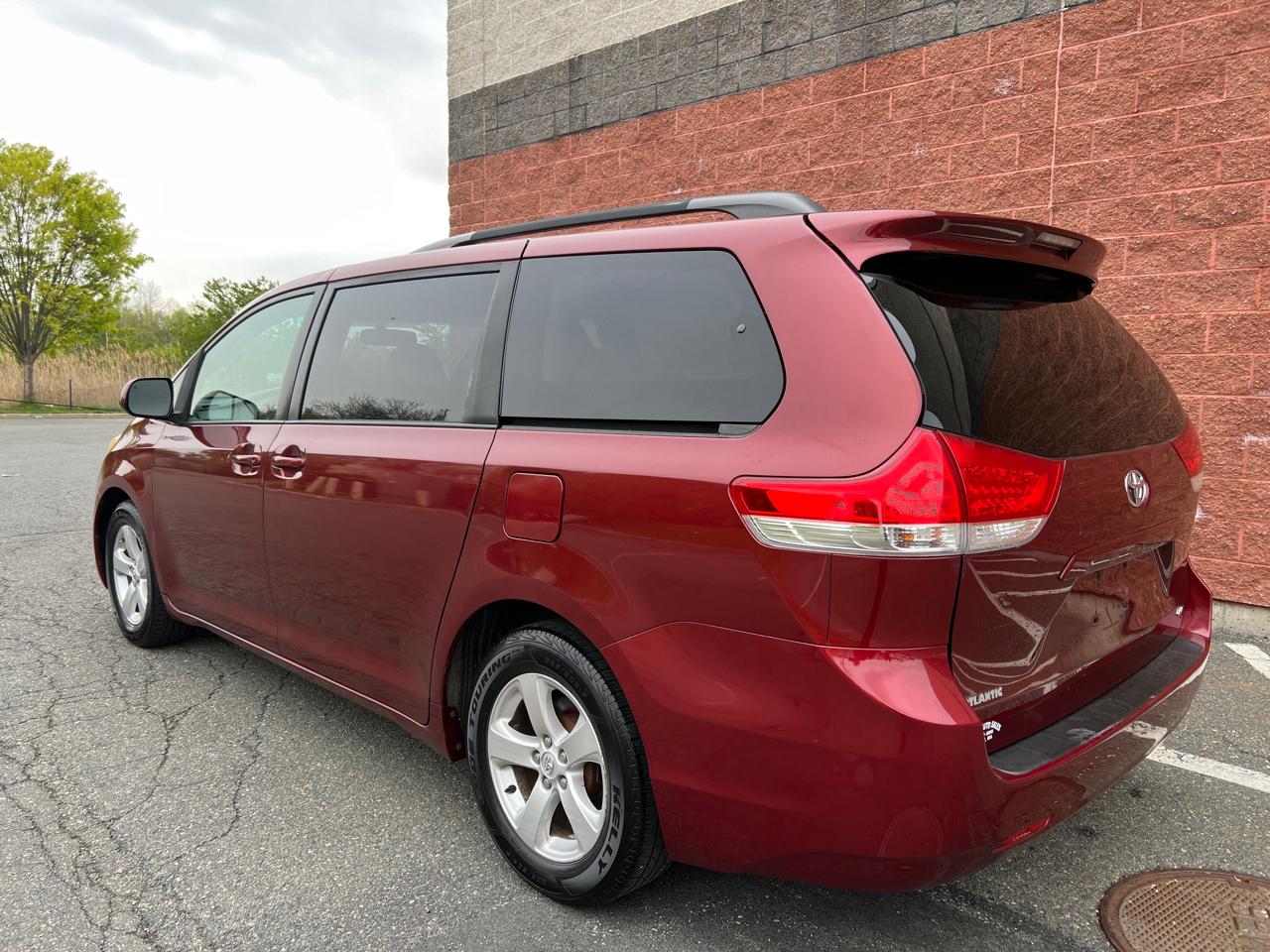 Toyota Sienna LE FWD 8-Passenger V6 2014