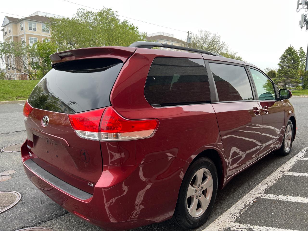 Toyota Sienna LE FWD 8-Passenger V6 2014
