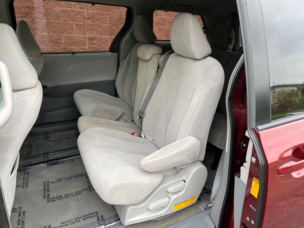 Toyota Sienna LE FWD 8-Passenger V6 2014
