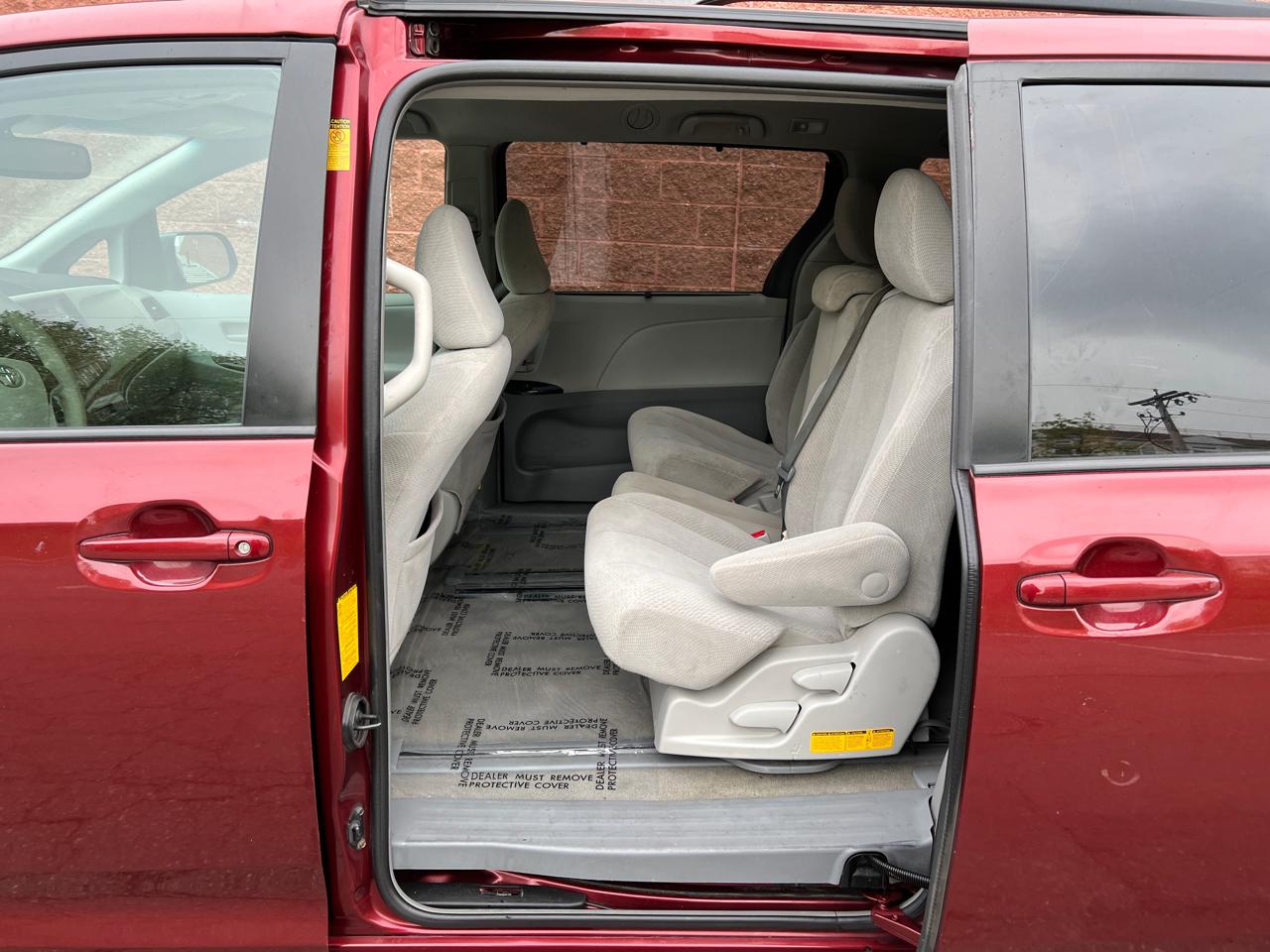 Toyota Sienna LE FWD 8-Passenger V6 2014