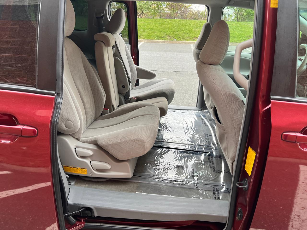 Toyota Sienna LE FWD 8-Passenger V6 2014