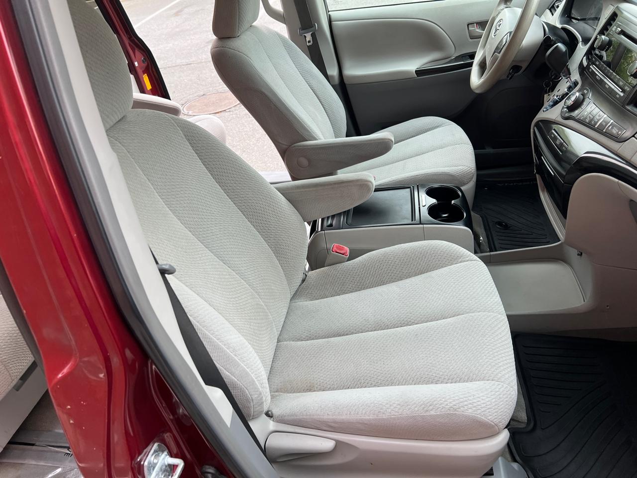 Toyota Sienna LE FWD 8-Passenger V6 2014