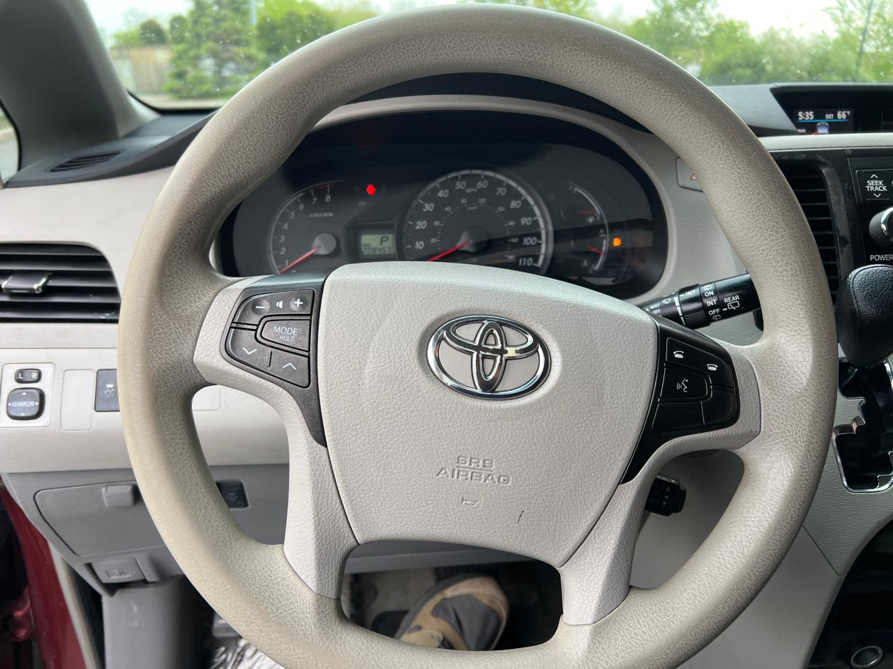 Toyota Sienna LE FWD 8-Passenger V6 2014