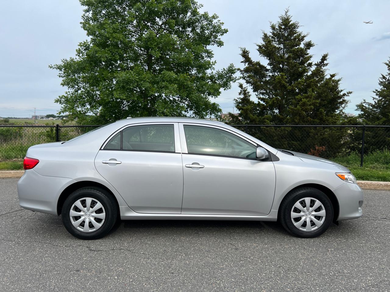 Toyota Corolla 4dr Sdn Auto LE (Natl) 2010