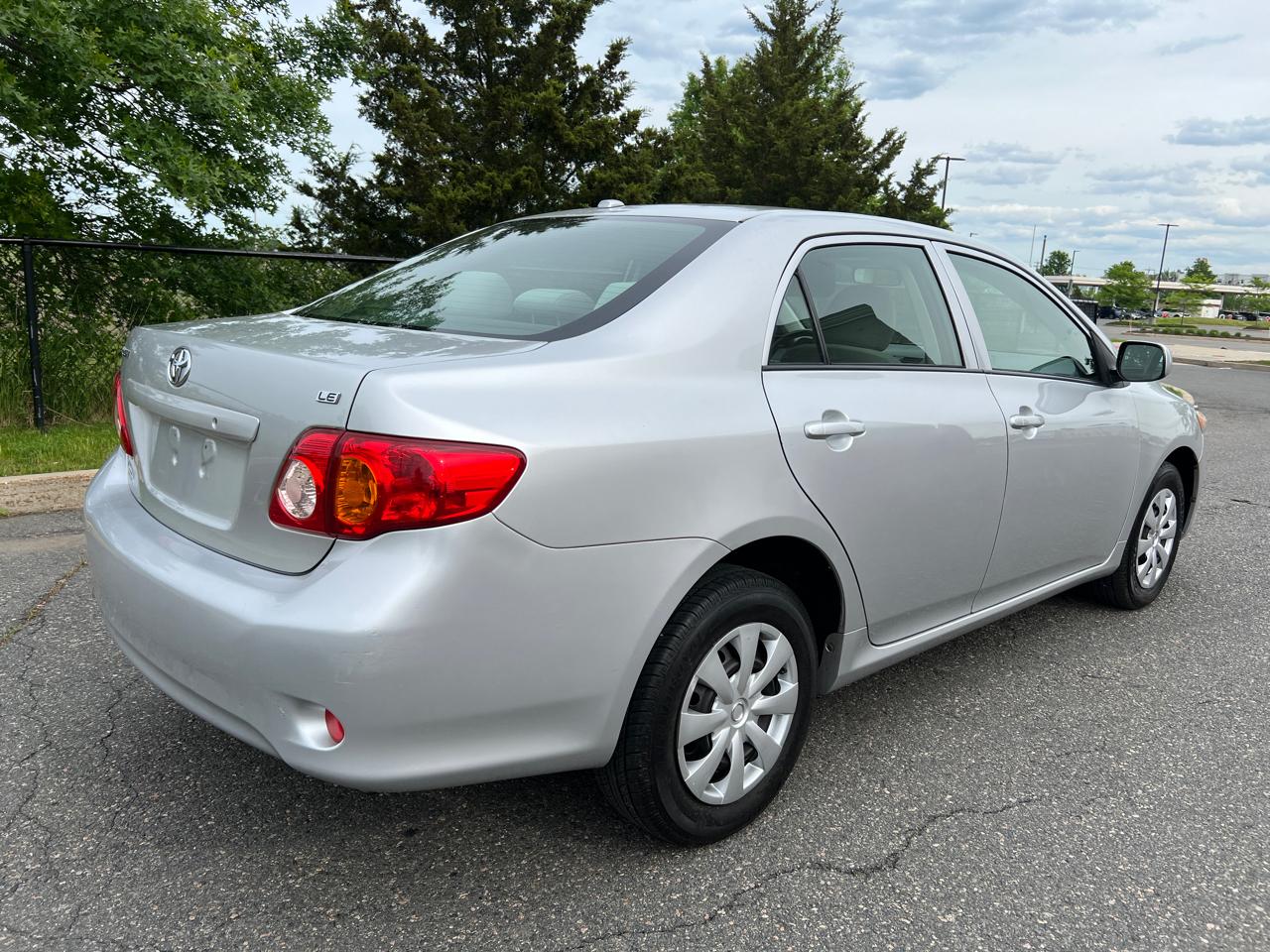Toyota Corolla 4dr Sdn Auto LE (Natl) 2010