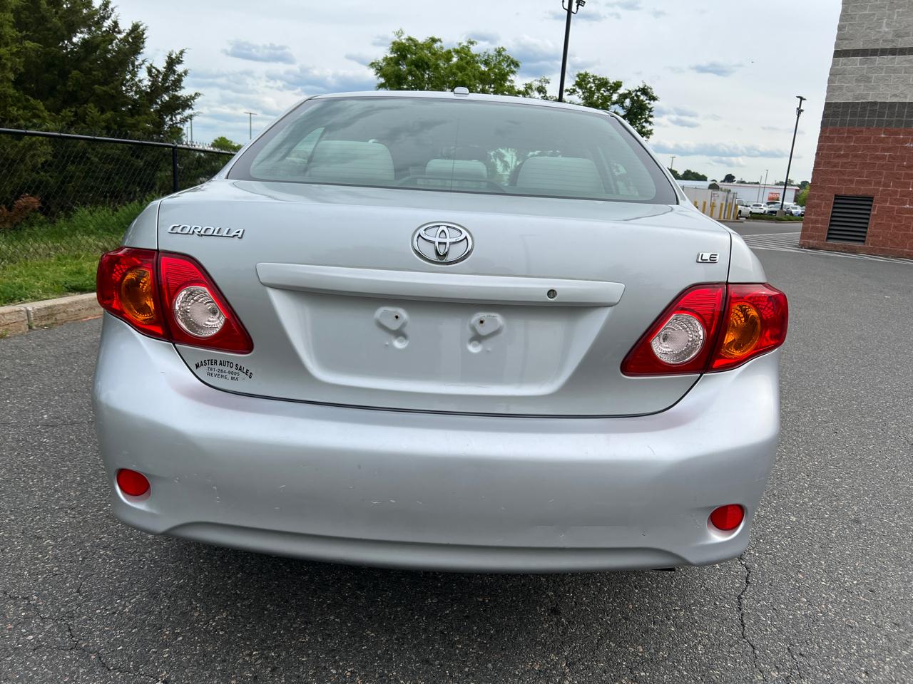 Toyota Corolla 4dr Sdn Auto LE (Natl) 2010