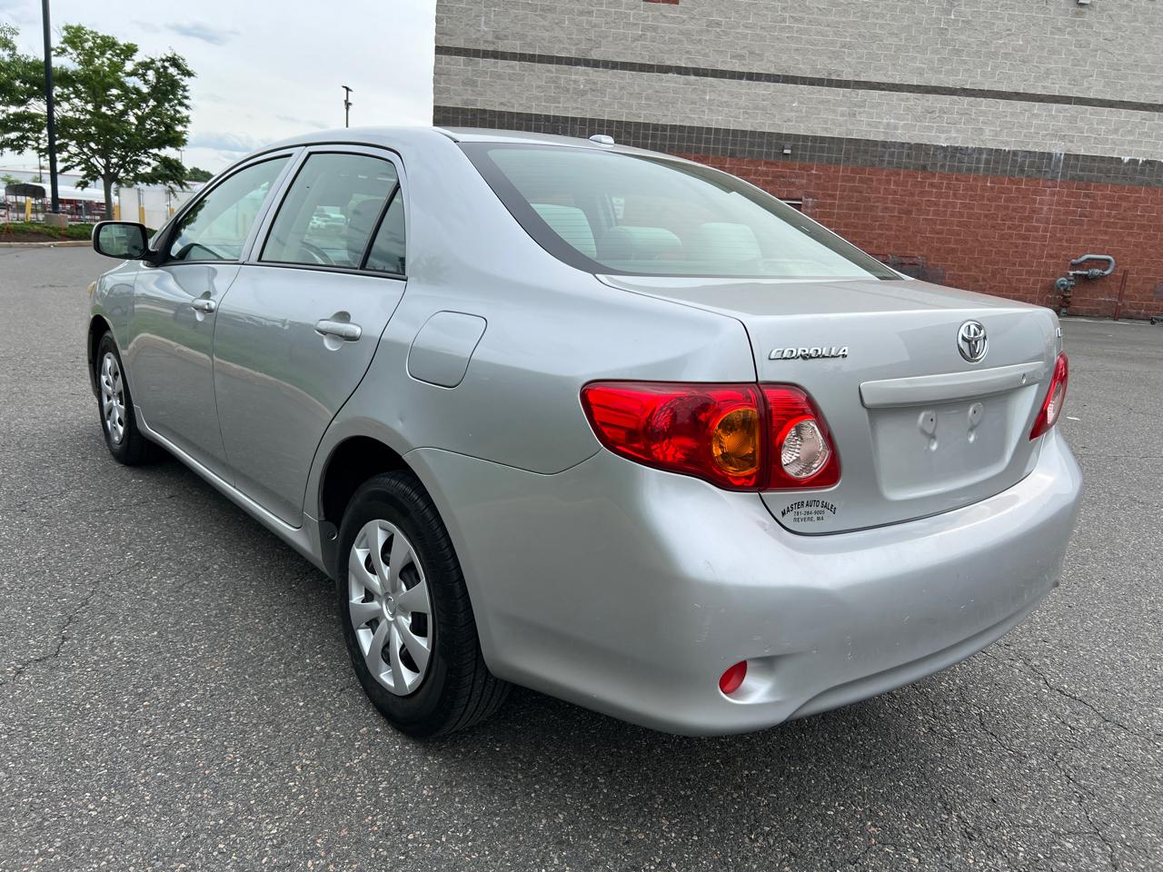 Toyota Corolla 4dr Sdn Auto LE (Natl) 2010