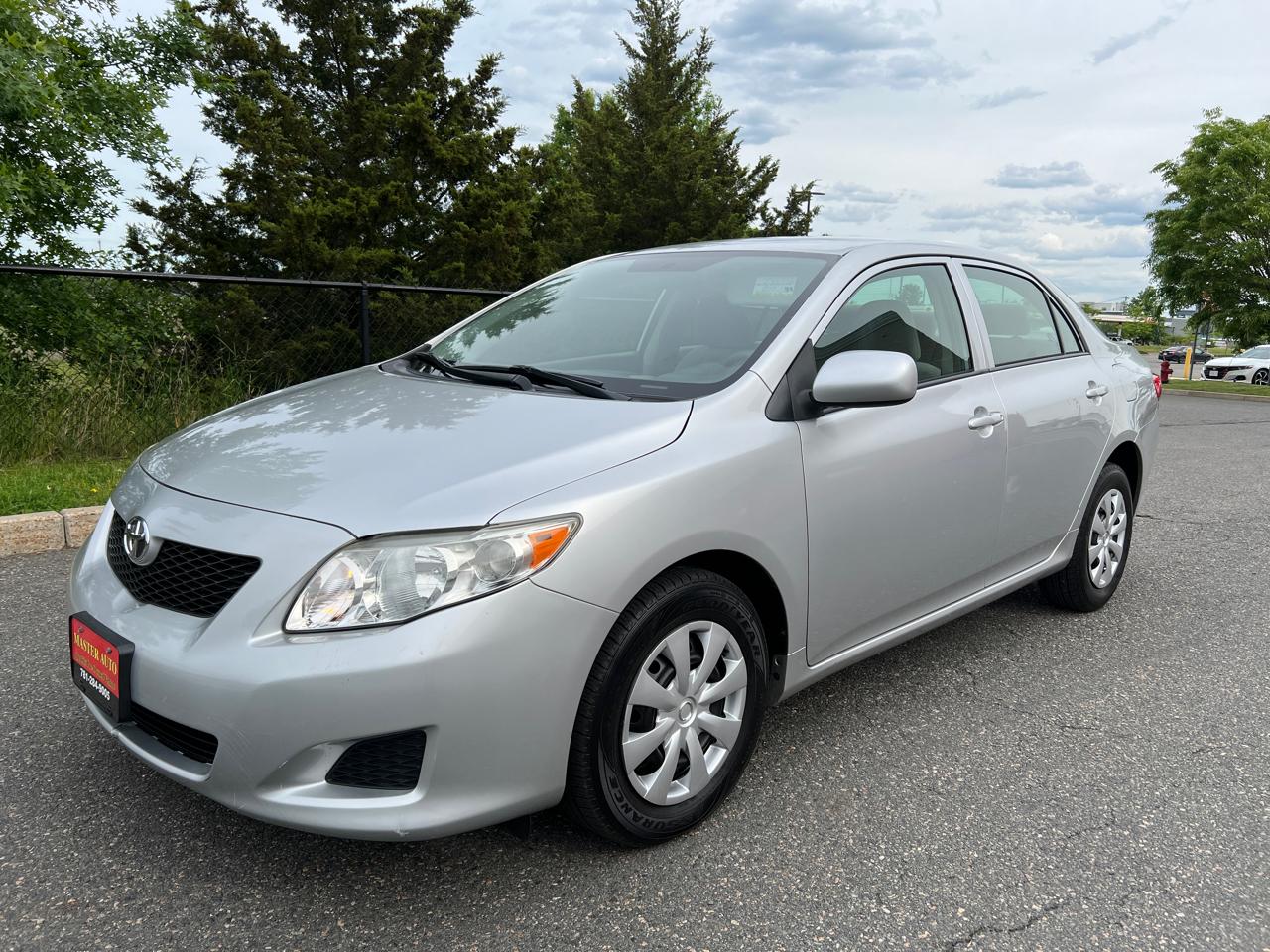 Toyota Corolla 4dr Sdn Auto LE (Natl) 2010