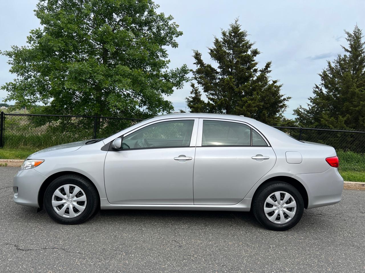 Toyota Corolla 4dr Sdn Auto LE (Natl) 2010