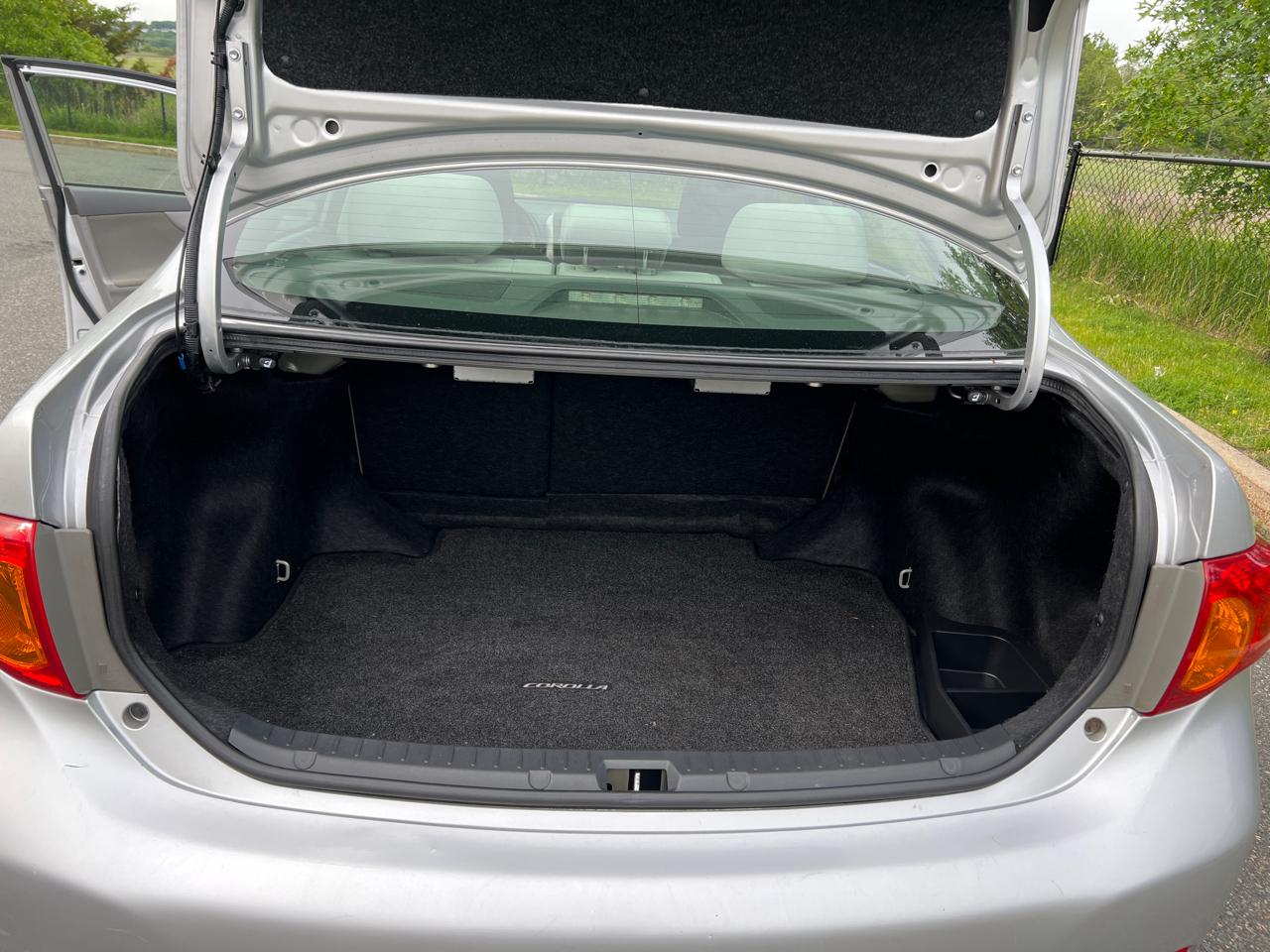 Toyota Corolla 4dr Sdn Auto LE (Natl) 2010