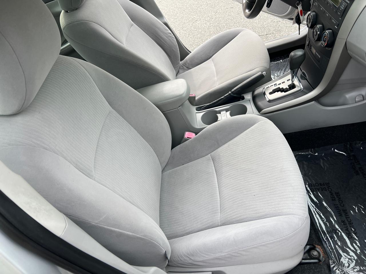 Toyota Corolla 4dr Sdn Auto LE (Natl) 2010