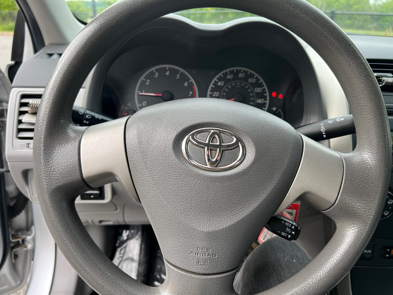 Toyota Corolla 4dr Sdn Auto LE (Natl) 2010